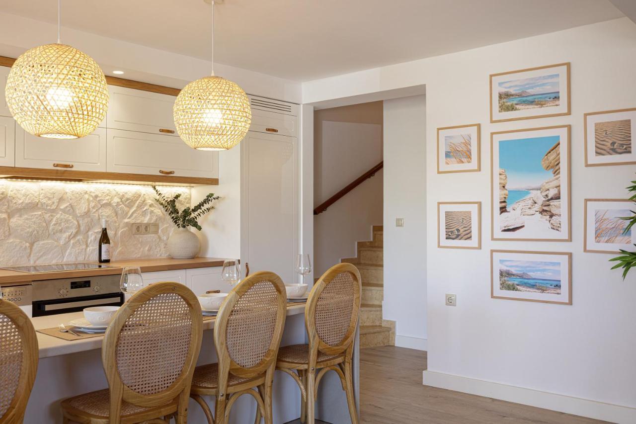 Villa Seashell -Wonderful Newly Renovated Villa On The Beach Galatás 외부 사진